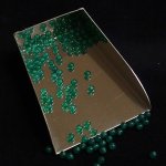 画像2: グリーンカルセドニー(染色)/丸玉片穴3mmφ2個セット(サイズペアリング済) (2)