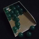 画像2: グリーンカルセドニー(染色)/丸玉片穴10mmφ2個セット(サイズペアリング済) (2)