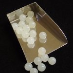 画像2: ホワイトカルセドニー/丸玉片穴8mmφ2個セット(サイズペアリング済) (2)